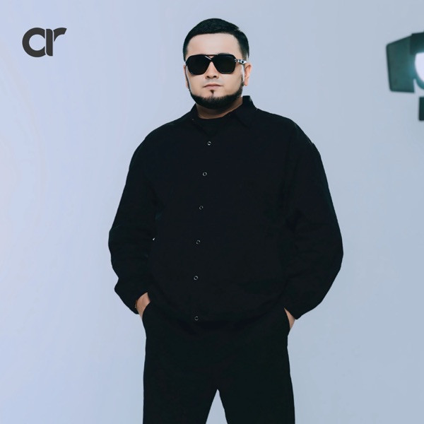 Әлиғазы Төртқара – Музыка ойнайды